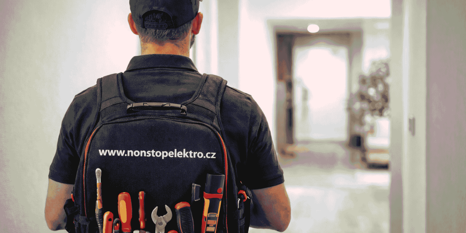 postava-elektrikar-brno